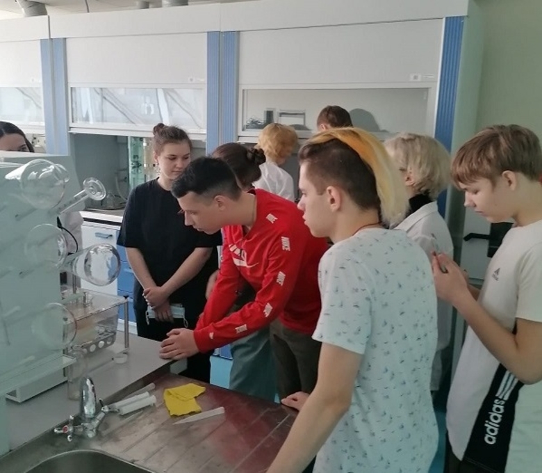 Биотехнопарк посетили школьники медицинского класса Бердска
